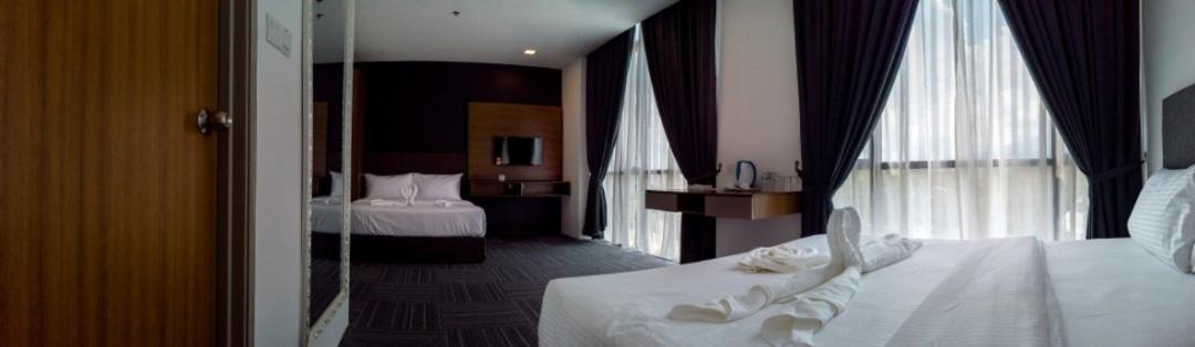 We Hotel Langkawi Kuah Esterno foto