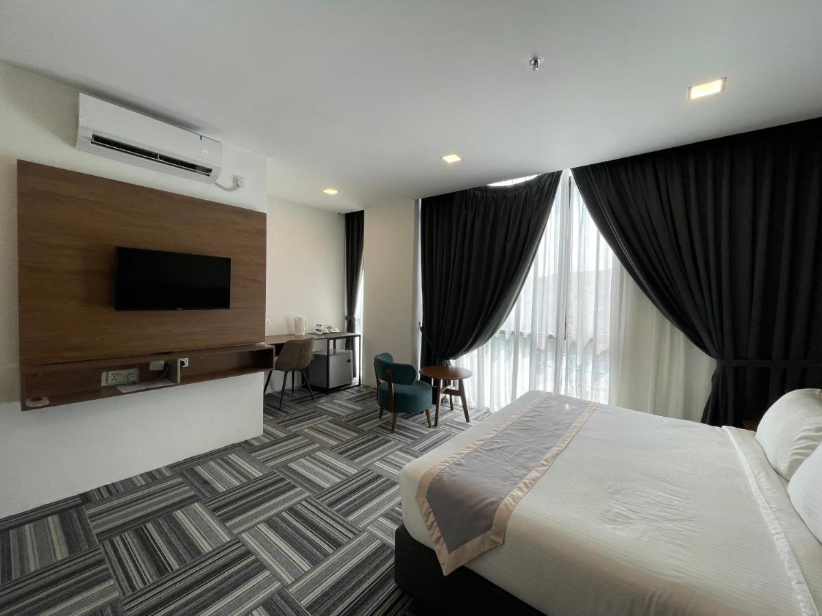 We Hotel Langkawi Kuah Esterno foto